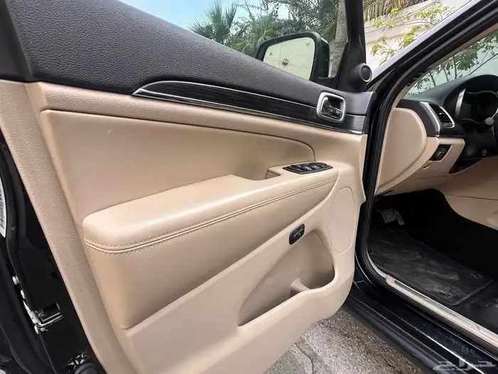 جيب جراند شيروكي 2019 ليمتيد نضيف للمستخدمV6دبل 8