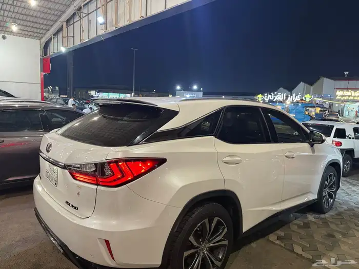 لكزس RX350 2017 ( الوكيل عبداللطيف جميل ) 18