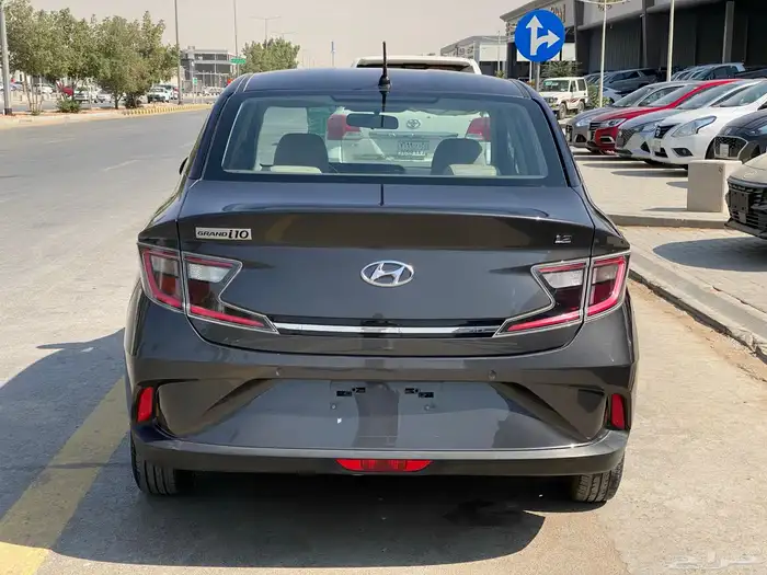 هيونداي اي تن 2023 نظيف للمستخدم i 10 متوفر مجموعة 7