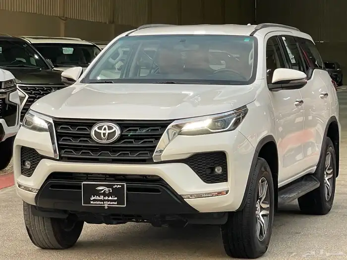 تويوتا فورشنر 2023 VX 2023 ممشى90 الف فقط 6