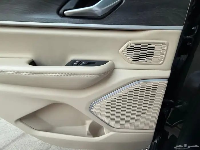 جيب شروكي لمتد 2023 35