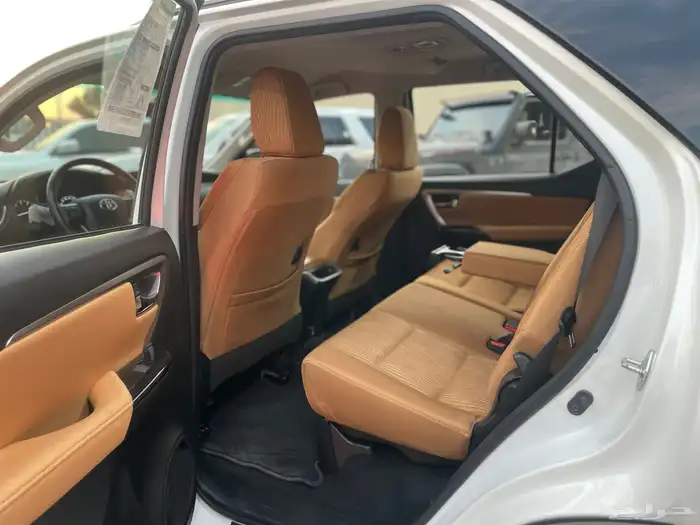 تويوتا فورشنر 2023 VX 2023 ممشى90 الف فقط 13