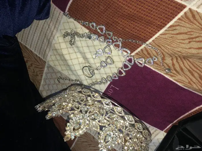 تاج عرأس مع اكسوراته كامل مستعمل مره وحده بس جديد ونظيف 1