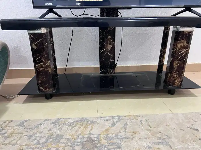 طاولة لشاشة 3