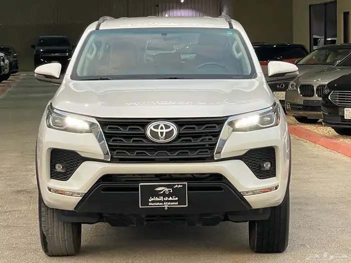 تويوتا فورشنر 2023 VX 2023 ممشى90 الف فقط 5