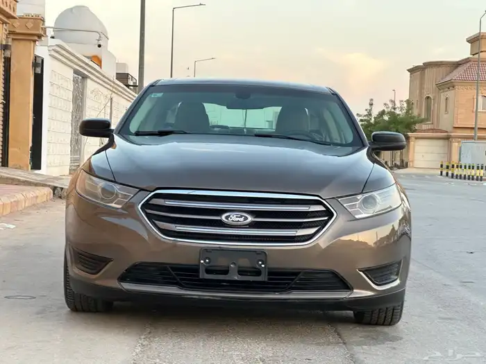 فورد تورس SE 2015 نص فل نظيف للبيع 3