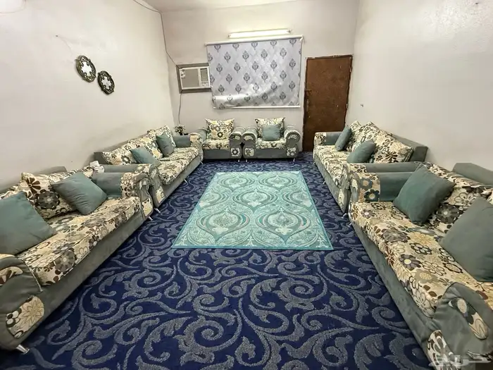 كنب صاله يتسع لاكثر من 12 شخص معه 4 كنبات مفرد والبقيه متصل 0