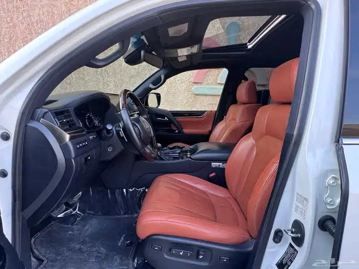 لكزس LX570 2016 مخزنه بلاك اديشن 46