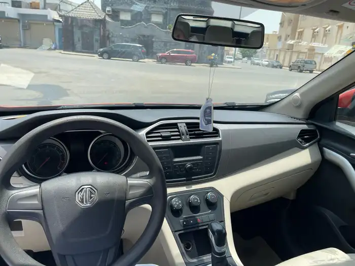 سيارة أم جي موديل 2018 أربع سلندر 5