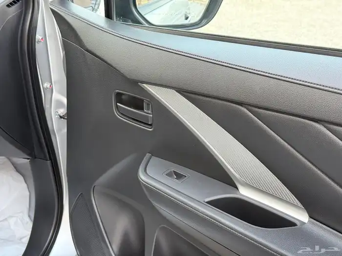 مستبيشي اكسباندر 2022 7