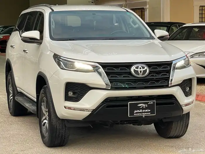 تويوتا فورشنر 2023 VX 2023 ممشى90 الف فقط 7