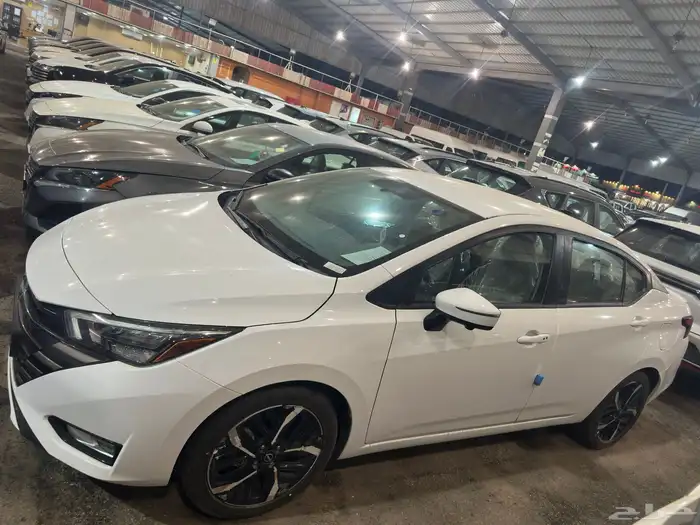 نيسان صني SL فل كامل الشكل الجديد 2024 ابيض فضي رصاصي فاتح 2