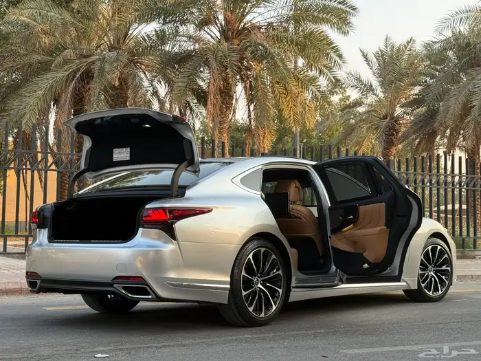 لكزس LS 500 موديل 2023 22