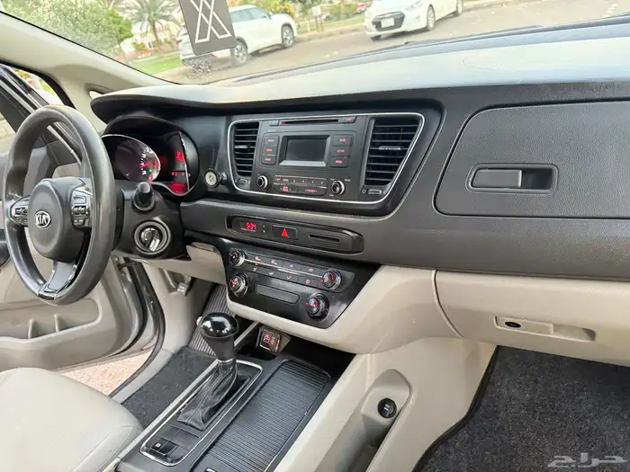 للبيع Kia carnival موديل 2016 عائلي نظيف 30