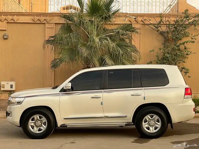 جيب لاند كروزر 2019 GXR سعودي 20