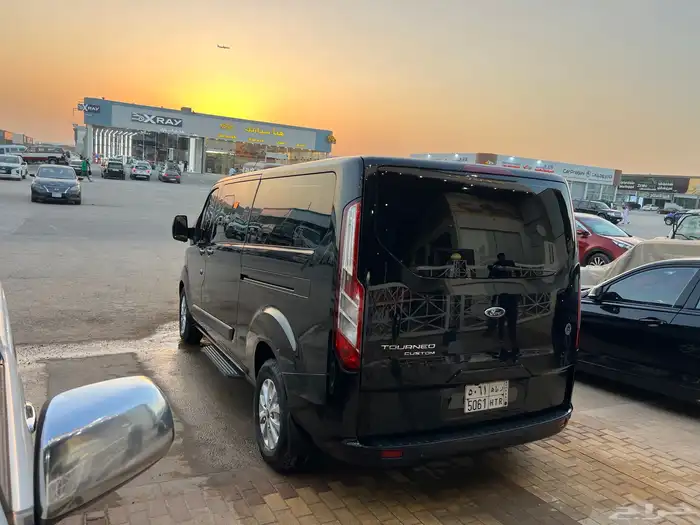 فان 9 ركاب تورينو فورد 2023 شبة جديد ديزل سعودي 8