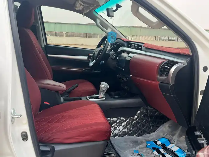 للبيع هايلوكس ديزل دبل 2024 8