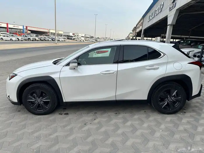 لكزس UX200 2022 2