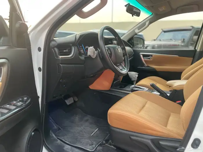 تويوتا فورشنر 2023 VX 2023 ممشى90 الف فقط 12