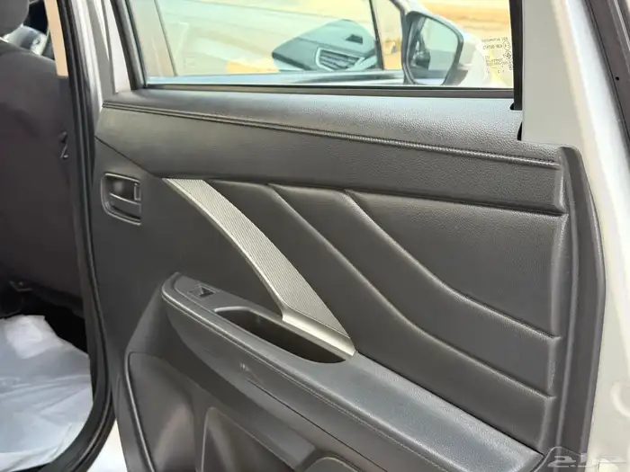 مستبيشي اكسباندر 2022 15