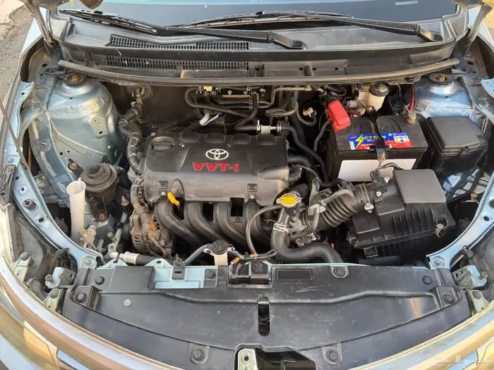 Toyota yaris E 2016 8