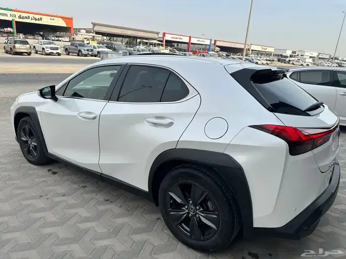 لكزس UX200 2022 3