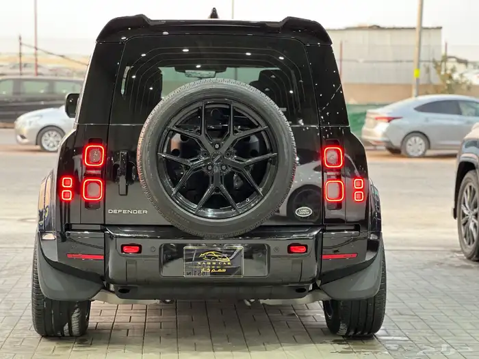 لاند روفر ديفندر X موديل 2021 6