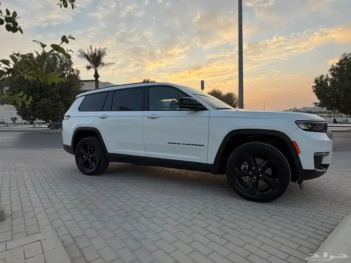 جراند شيروكي بلاك اديشن 2023 Altitude 6