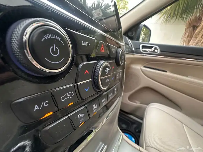 جيب جراند شيروكي 2019 ليمتيد نضيف للمستخدمV6دبل 19