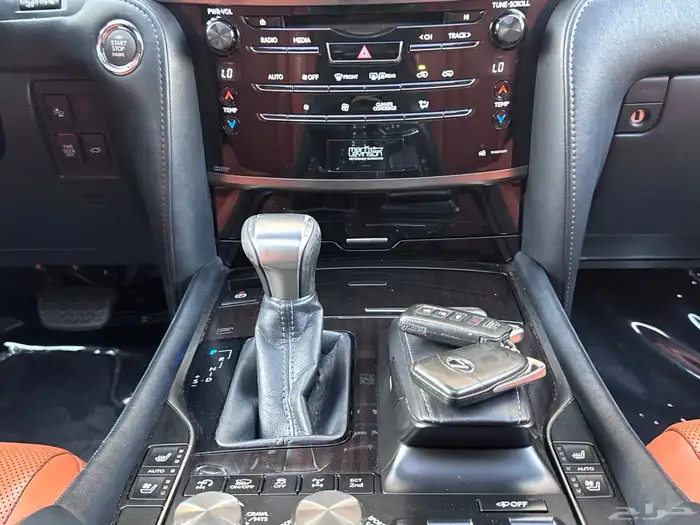 لكزس LX570 2016 مخزنه بلاك اديشن 18