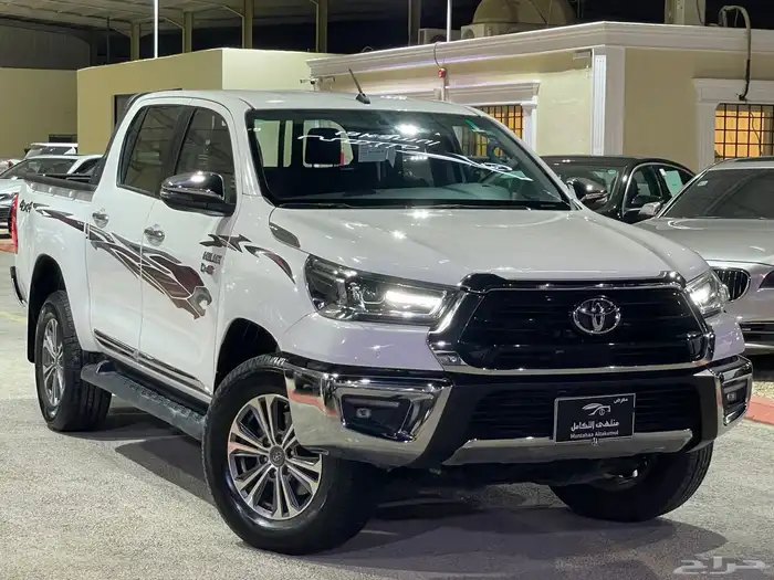 تويوتا هايلوكس 2023 ممشى 48 الف فقط اخو الجديد ديزل 10