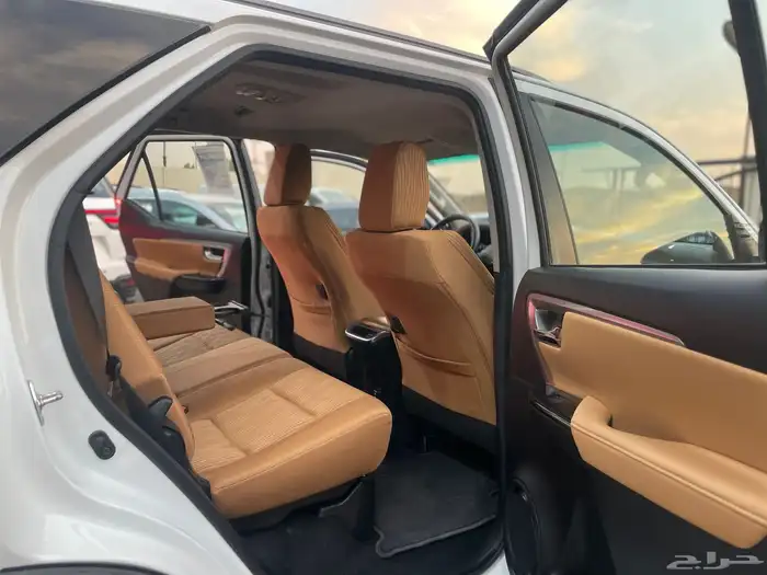 تويوتا فورشنر 2023 VX 2023 ممشى90 الف فقط 15