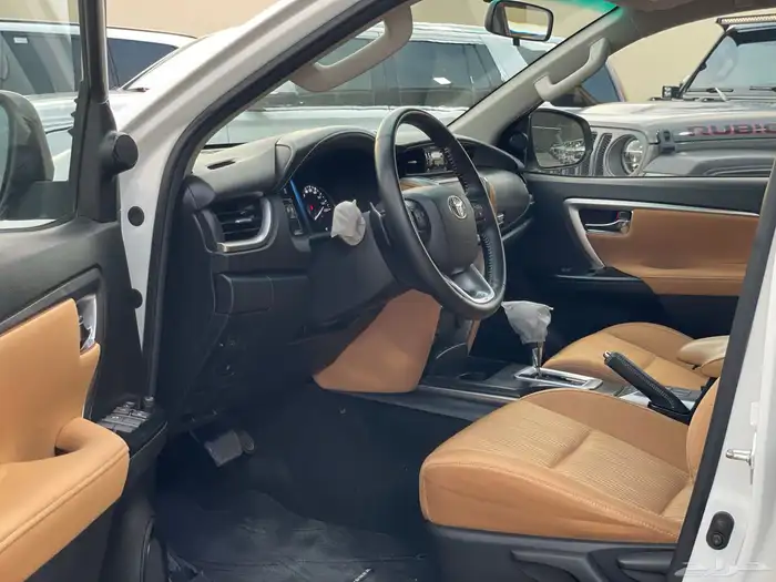 تويوتا فورشنر 2023 VX 2023 ممشى90 الف فقط 11