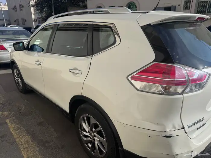 سيارة نيسان 5