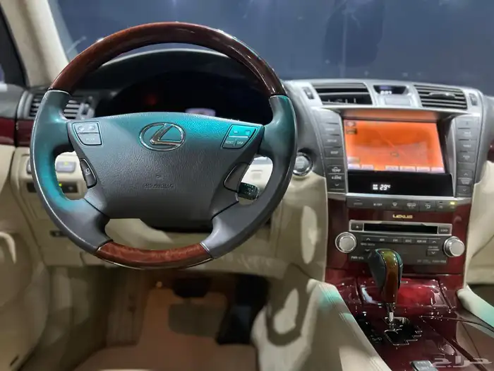 لكزس LS 460 L 2010 17