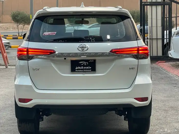 تويوتا فورشنر 2023 VX 2023 ممشى90 الف فقط 9