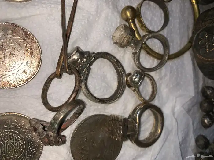 مجموعة حلي نوادر تراثيه قديمه معاضد واساور وخواتم فضه ونحاس 9