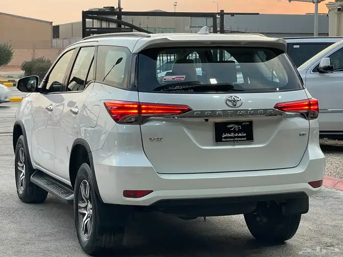 تويوتا فورشنر 2023 VX 2023 ممشى90 الف فقط 8