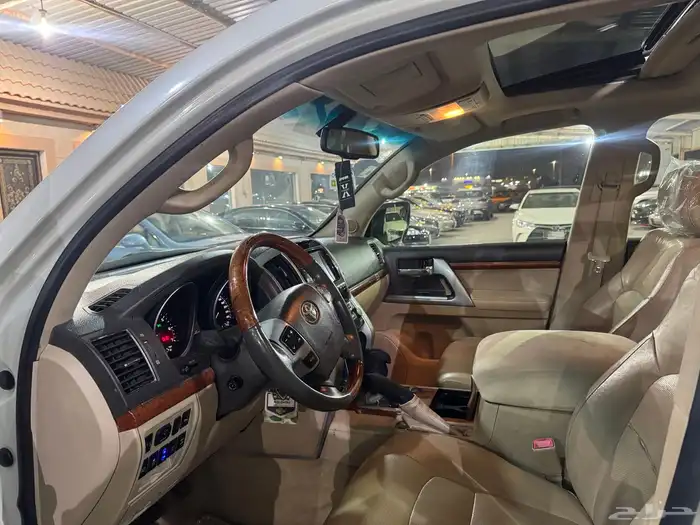 جيب لاندكروزر 2013 VXR موصفات الفل حد75 الف 8