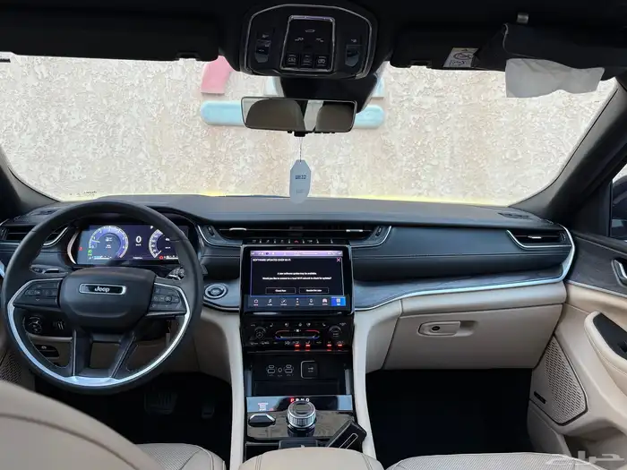 جيب شروكي لمتد 2023 30