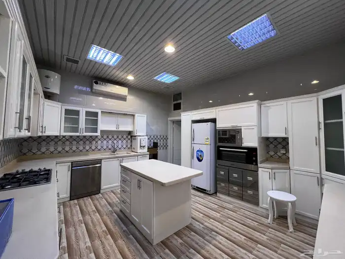 فيلا للإيجار بحي القادسيه 3