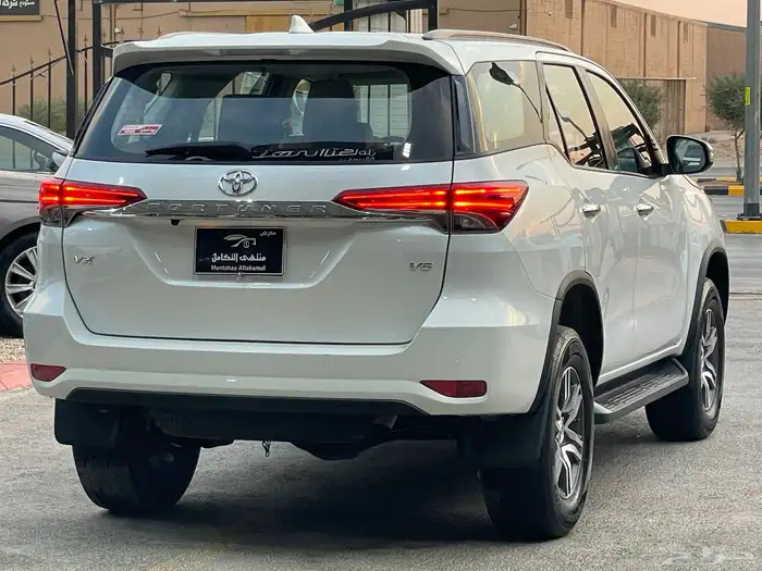 تويوتا فورشنر 2023 VX 2023 ممشى90 الف فقط 10