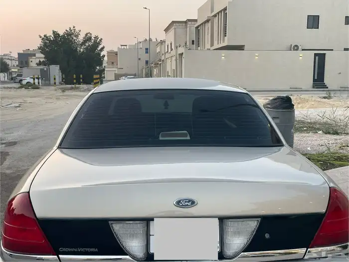 فورد كروان فكتوريا 2008 سعودي سمني 5