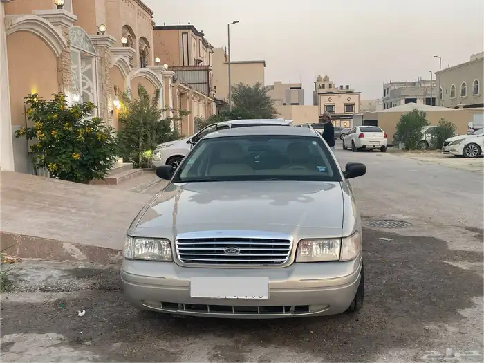 فورد كروان فكتوريا 2008 سعودي سمني 1