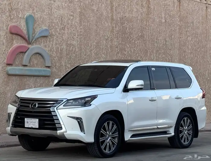 لكزس LX570 2016 مخزنه بلاك اديشن 1