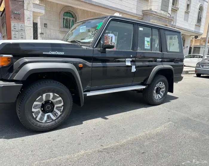 للبيع مصندق S-DLX بنزين 6 سلندر 5 أبواب 2025 ( أسود ) 1