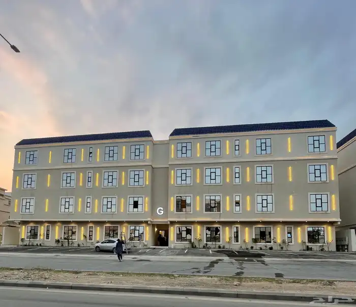 للبيع شقق فاخرة في حي الحزم 0