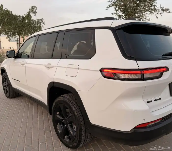 جراند شيروكي بلاك اديشن 2023 Altitude 25