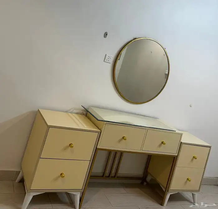 تسريحة مع مراية وكومدينة 2 0