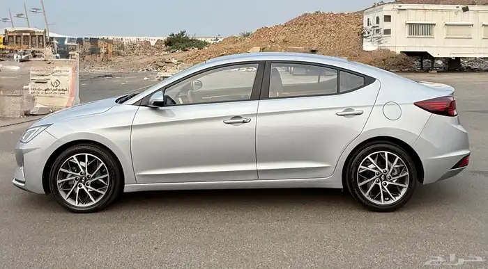 هونداي النترا 2020 ( بنزين ) شبه جديدة للبيع 6